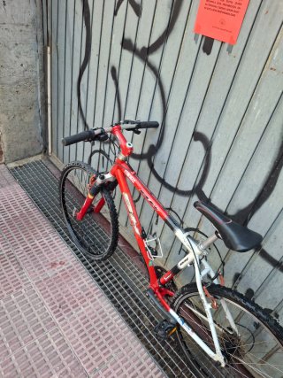Bicicleta BH Coronas Roja y Blanca