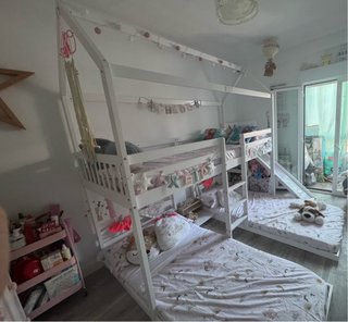 DORMITORIO INFANTIL DE CAMAS TIPO CASITA