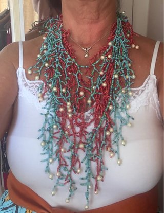 Collane in perline turchesi e rosse con perle