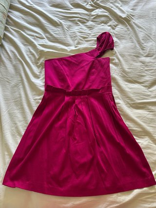 Vestido rosa asimétrico