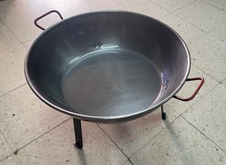 Paellera grande con asas rojas