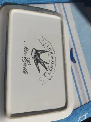 Bandeja verde y blanca con diseño