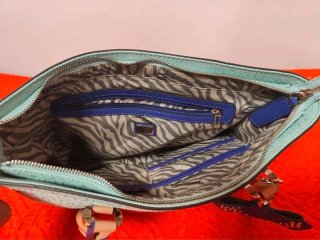 Borsa Guess azzurra lucida monogram