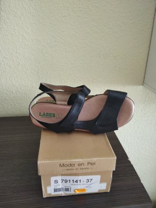 Sandalias LARES Piel Talla 37 Negro/Dorado