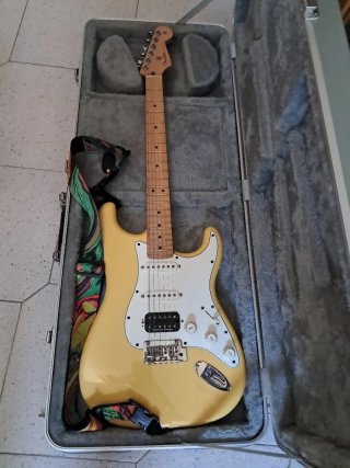 Fender Stratocaster MIM 2020