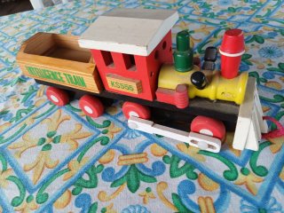 Trenino giocattolo in legno