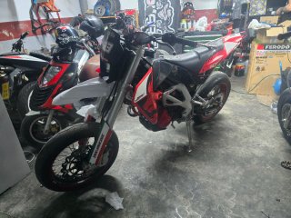 Aprilia Supermotard Moto