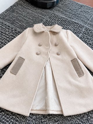 Abrigo niña beige con capota a juego