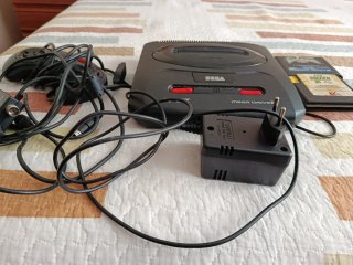 Consola Sega Mega Drive II + 2 juegos