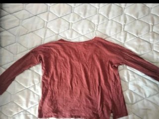Camiseta de manga larga de Zara Trafaluc.