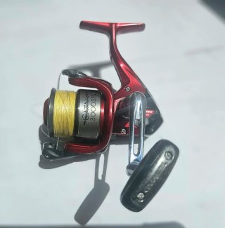 Carrete Shimano Catana 3000SFB con hilo