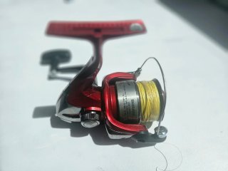Carrete Shimano Catana 3000SFB con hilo