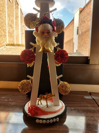 Adorno Navideño Ciervo y Bolas Verdes