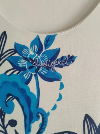 Vestido Desigual floral manga corta