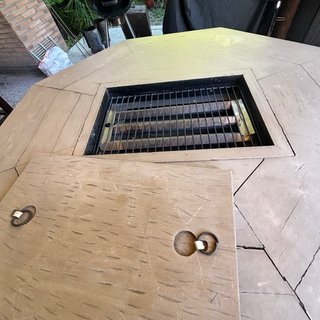 Mesa con bbq incluida de madera maciza de roble