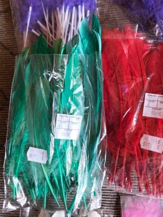 Plumas decorativas para manualidades - Varios colo