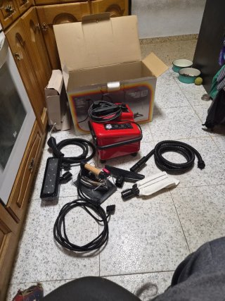 Vaporeta Limpiadora a Vapor Roja