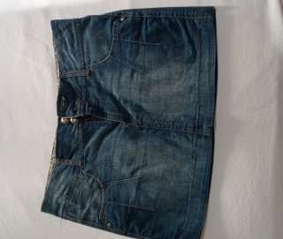 Falda vaquera corta azul  Jupe en jean courte bleu