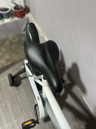 Bicicleta infantil nueva, 16 pulgadas con faro