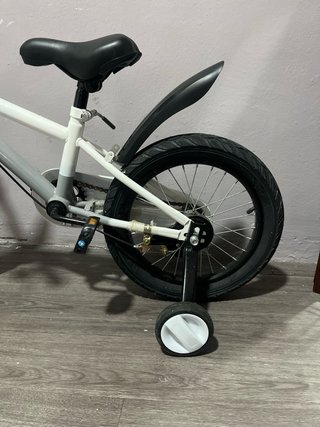 Bicicleta infantil nueva, 16 pulgadas con faro