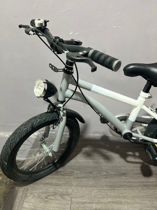Bicicleta infantil nueva, 16 pulgadas con faro