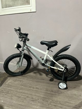 Bicicleta infantil nueva, 16 pulgadas con faro