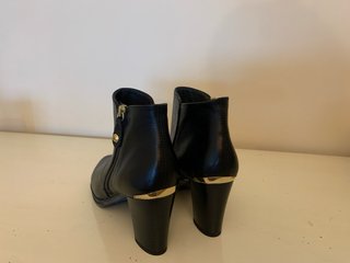 Botín piel negro talla 38