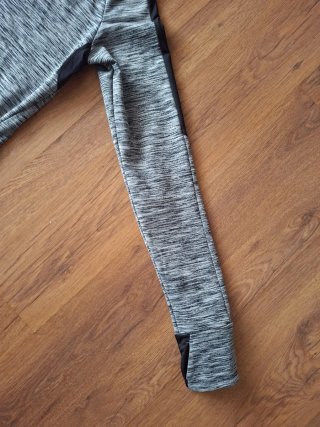 Sudadera deportiva con capucha