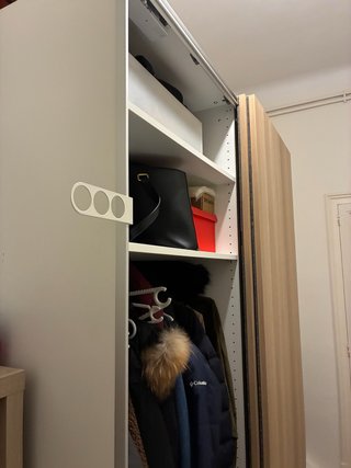 Armario corredero madera y blanco Ikea