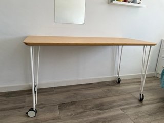 Mesa escritorio bambú con ruedas