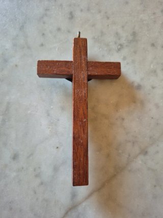 Crucifijo de madera pequeño