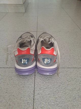 Zapatillas Adidas Beige y Gris