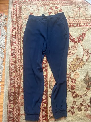 Pantalón jogger fluido azul marino Stradivarius
