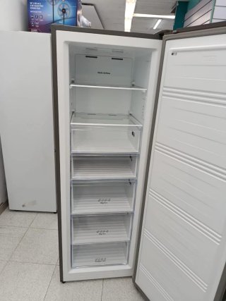 Congelador vertical plateado nueva con tara