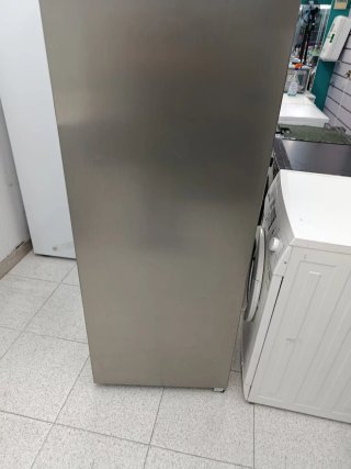 Congelador vertical plateado nueva con tara