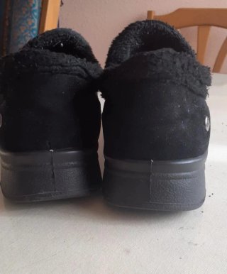 Zapatos cómodos negros con pelo sintético