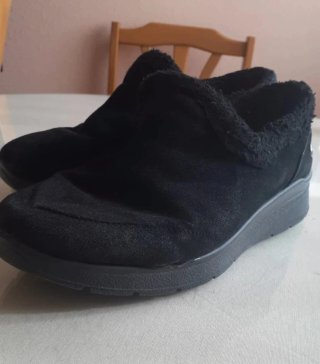Zapatos cómodos negros con pelo sintético