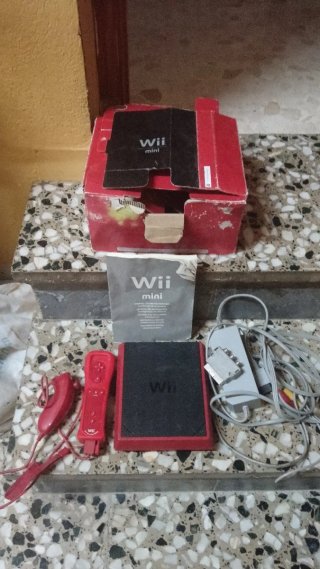 Nintendo Wii Mini Roja y Negra