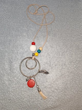 Collana boho con perle e ciondoli