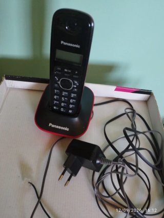 Teléfono Inalámbrico Panasonic Rojo y negro.