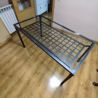 Mesa de cristal y metal con 4 sillas