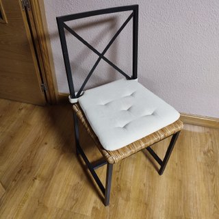 Mesa de cristal y metal con 4 sillas
