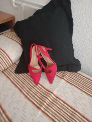 Zapatos de tacón rojos para mujer