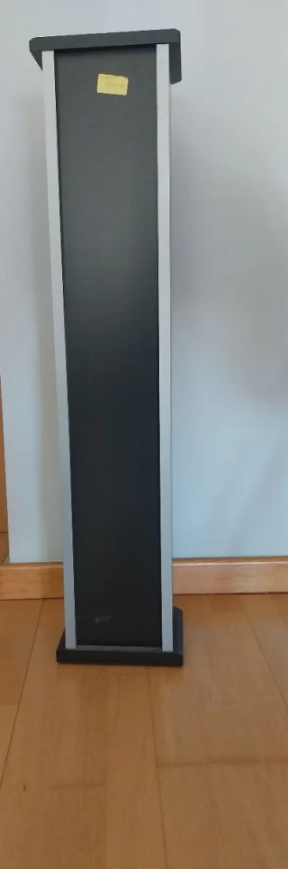 Torre Porta CD Metálica madera y Plástico 60CD