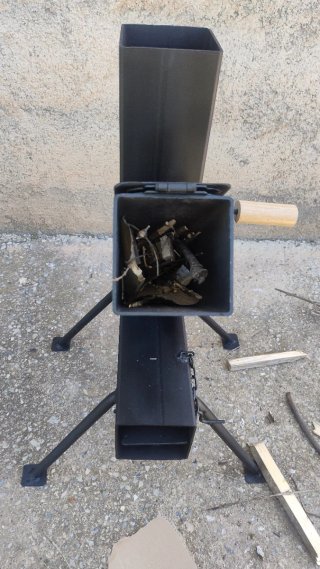 Estufa Rocket de Metal Negra