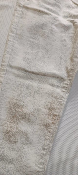 Pantalón blanco con reflejos dorado