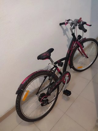 Bicicleta infantil con cesta