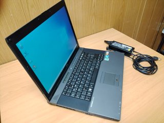 Portátil Fujitsu Esprimo X9515 Core2Duo