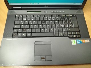 Portátil Fujitsu Esprimo X9515 Core2Duo
