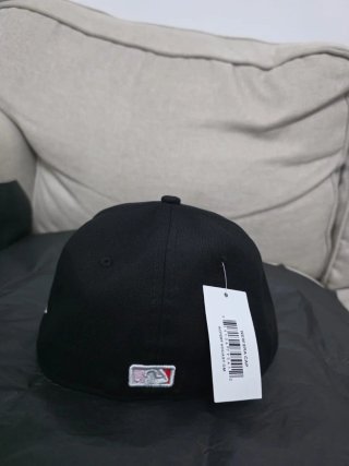 Gorra New Era NY Bordada Flores Rojas 7 1/4